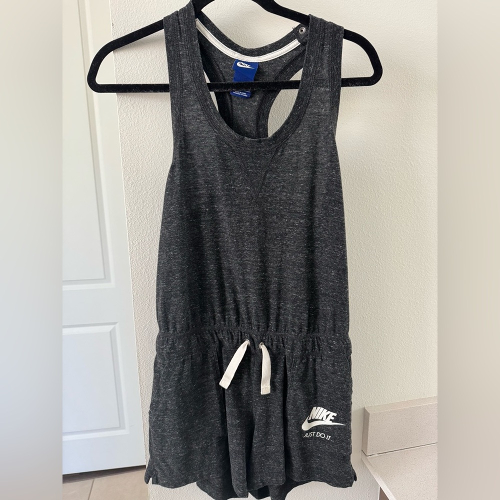 Nike / Size S